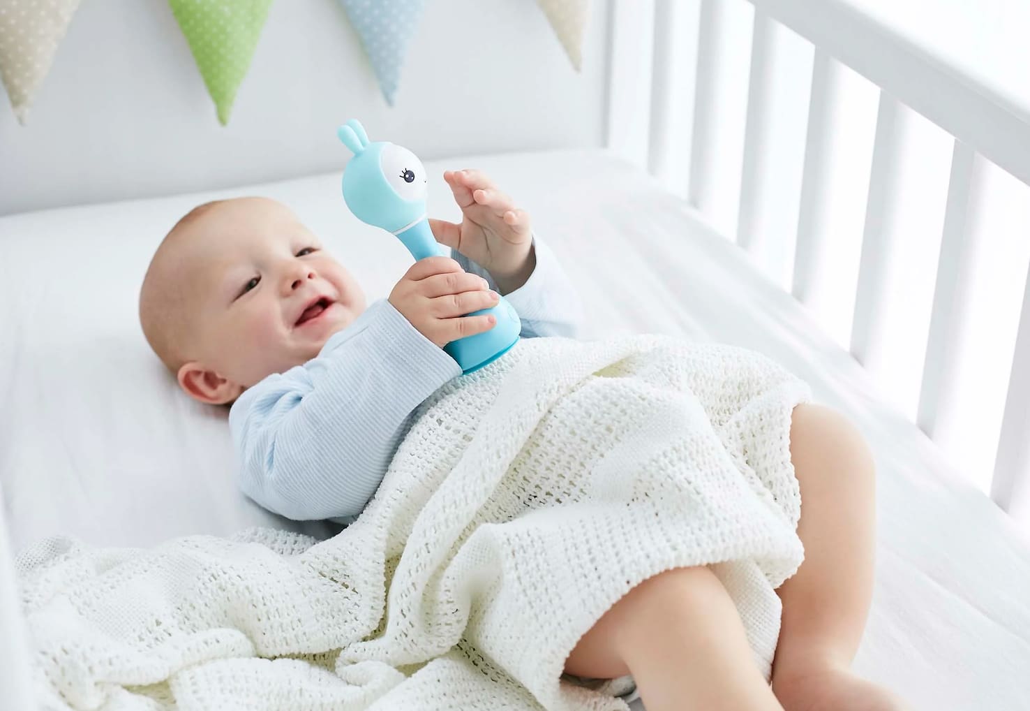 What Age Does a Baby Play with Toys? A Developmental Guide